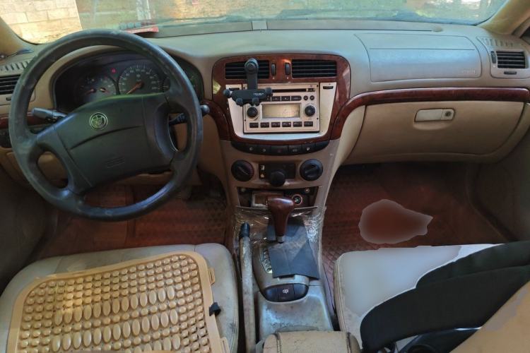 Used Brilliance BS6 2004 2.0L Automatic Comfort Version Center Console