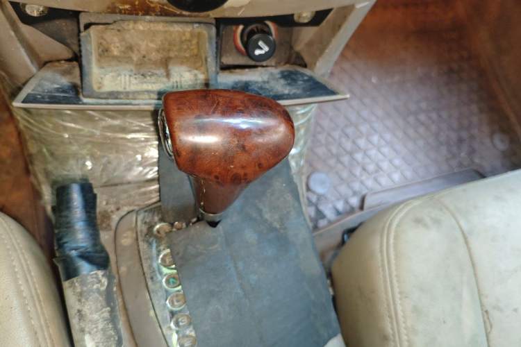 Used Brilliance BS6 2004 2.0L Automatic Comfort Version Gear Lever