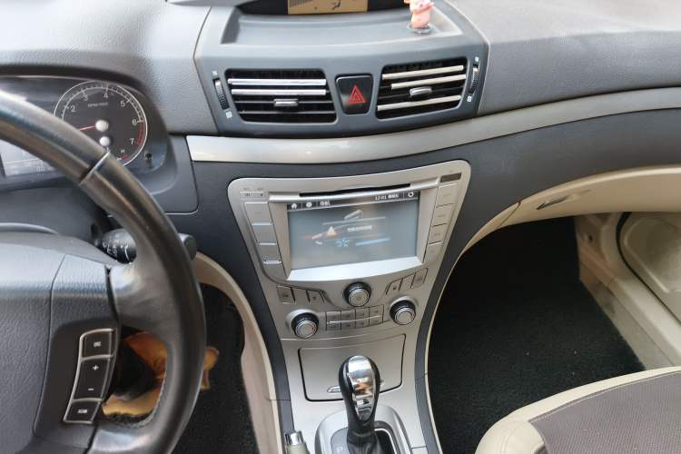Used Brilliance BS6 2011 1.8T Automatic Flagship Edition Audio And AC Panel