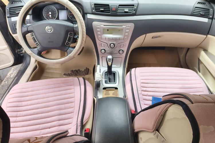 Used Brilliance BS6 2011 1.8T Automatic Comfort Model Center Console