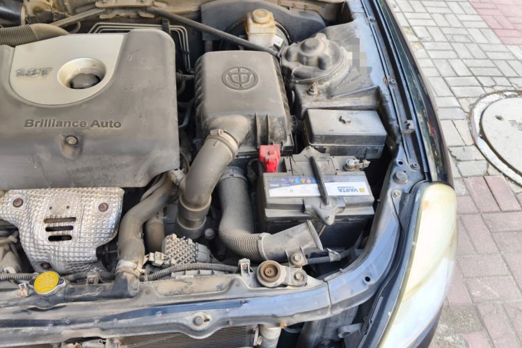 Used Brilliance BS6 2011 1.8T Automatic Flagship Edition Engine Bay Left