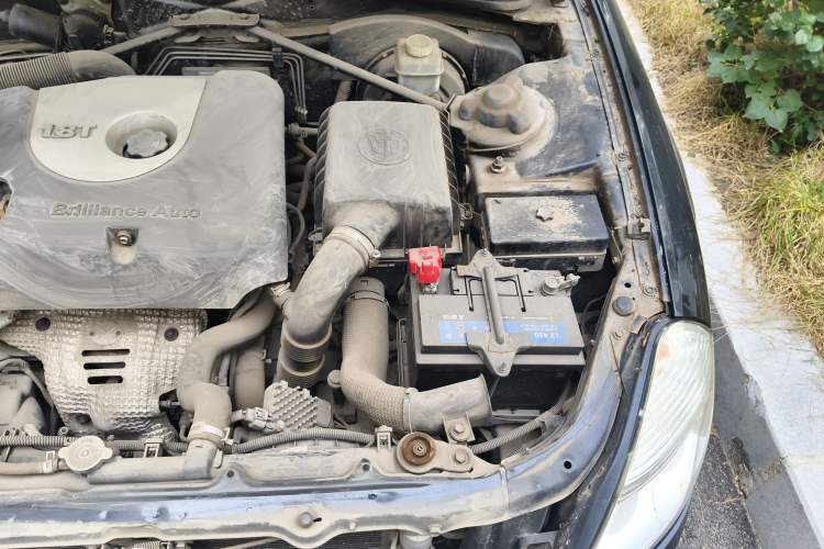 Used Brilliance BS6 2011 1.8T Automatic Comfort Model Engine Bay Left