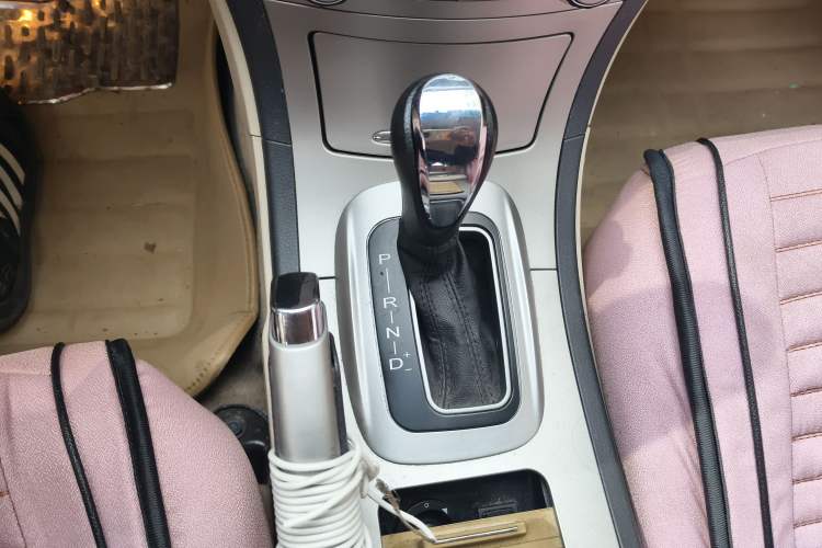 Used Brilliance BS6 2011 1.8T Automatic Comfort Model Gear Lever