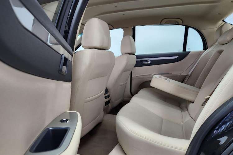Used Brilliance BS6 2011 1.8T Automatic Comfort Model Interior 2
