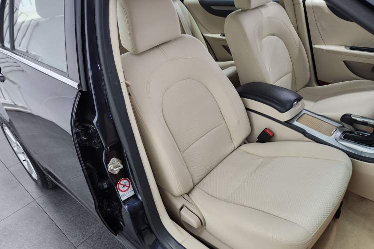 Used Brilliance BS6 2011 1.8T Automatic Comfort Model Interior 3