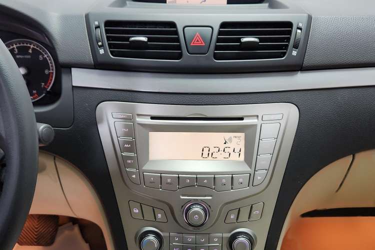 Used Brilliance BS6 2011 1.8T Automatic Comfort Model Interior 6