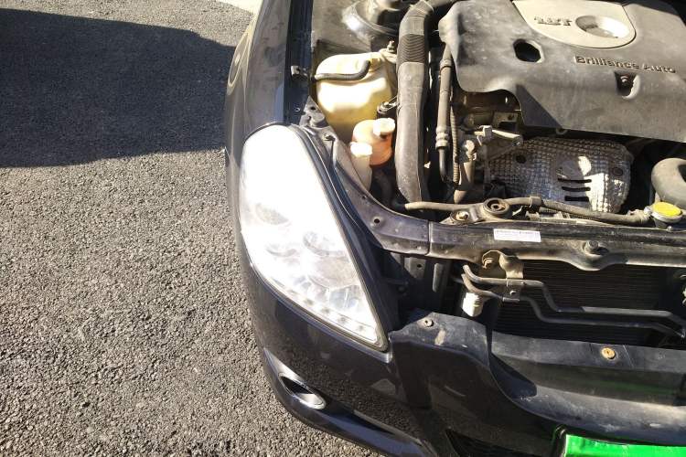 Used Brilliance BS6 2011 1.8T Automatic Comfort Model Right Front Headlight