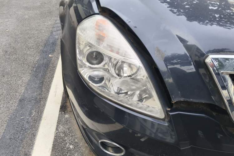 Used Brilliance BS6 2011 1.8T Automatic Comfort Model Right Front Headlight