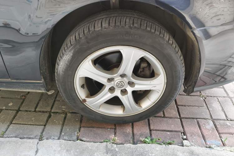 Used Brilliance BS6 2011 1.8T Automatic Flagship Edition Right Front Wheel Hub