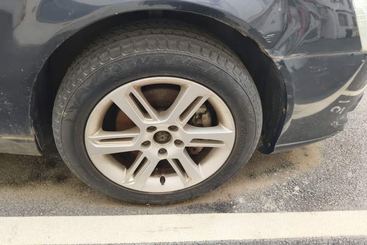Used Brilliance BS6 2011 1.8T Automatic Comfort Model Right Front Wheel Hub