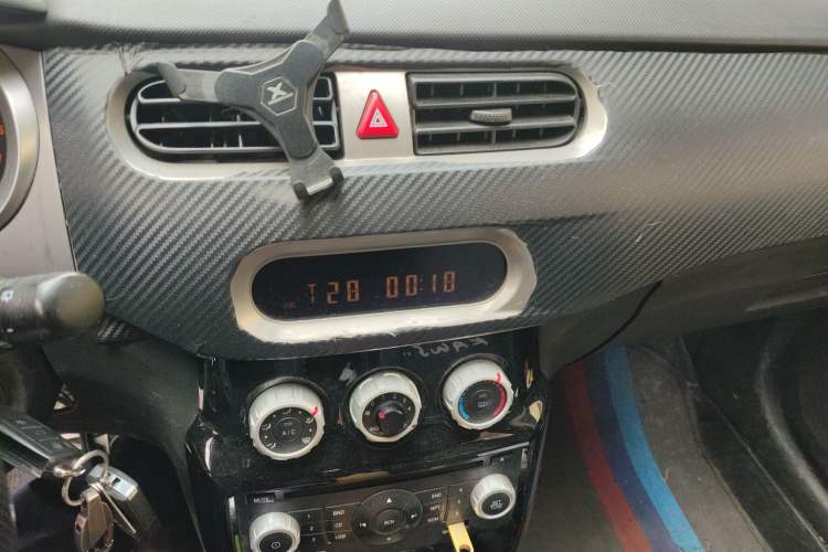 Used Brilliance H220 2014 1.5L Manual Elite Model Audio And AC Panel