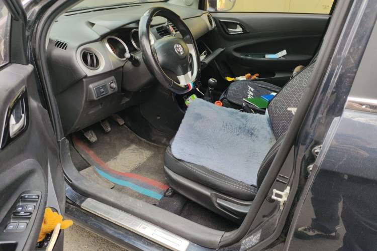 Used Brilliance H220 2014 1.5L Manual Elite Model Driver Seat