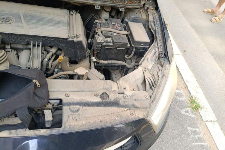 Used Brilliance H220 2014 1.5L Manual Comfort Model Engine Bay Left