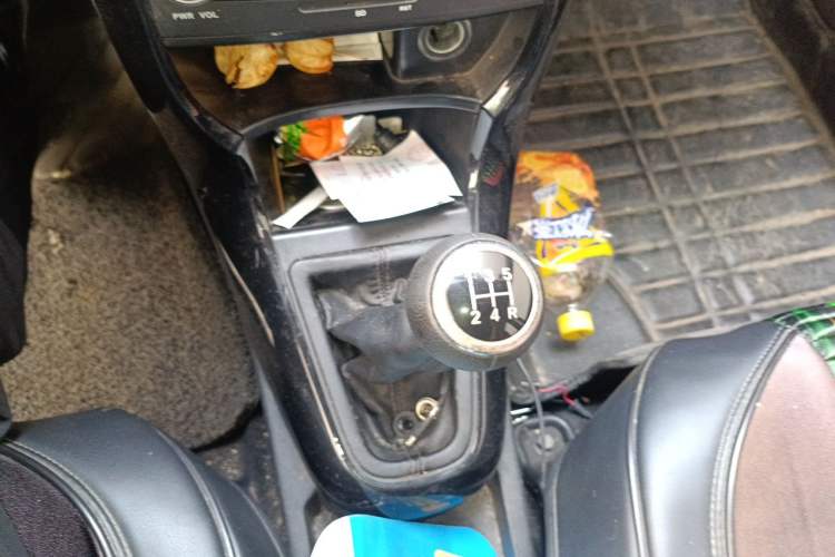 Used Brilliance H220 2014 1.5L Manual Comfort Model Gear Lever