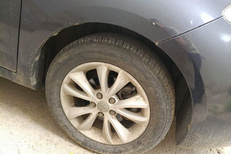 Used Brilliance H220 2014 1.5L Manual Comfort Model Right Front Wheel Hub