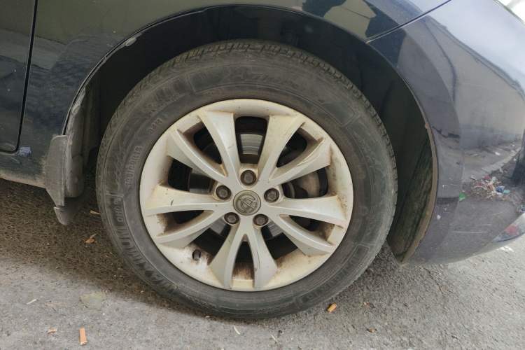 Used Brilliance H220 2014 1.5L Manual Elite Model Right Front Wheel Hub