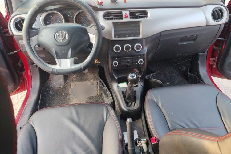 Used Brilliance H220 2014 1.5L Manual Comfort Model Center Console