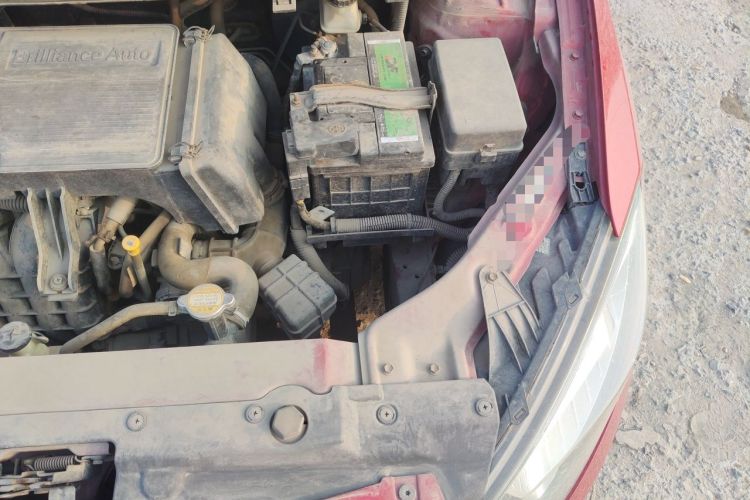 Used Brilliance H220 2014 1.5L Manual Comfort Model Engine Bay Left