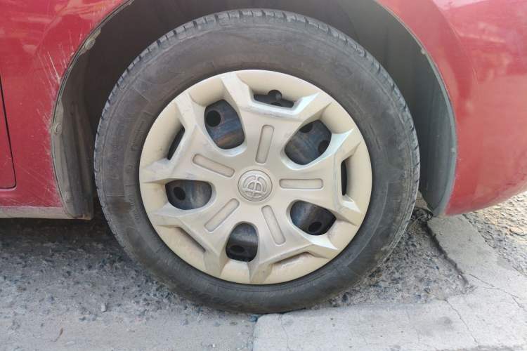Used Brilliance H220 2014 1.5L Manual Comfort Model Right Front Wheel Hub