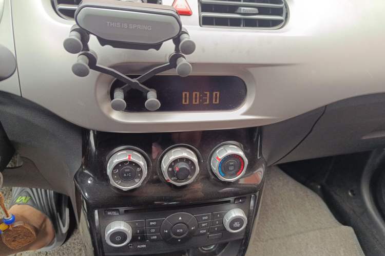 Used Brilliance H220 2014 1.5L Manual Elite Model Audio And AC Panel