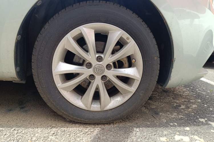 Used Brilliance H220 2014 1.5L Manual Elite Model Right Front Wheel Hub