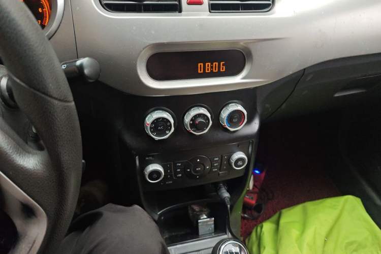 Used Brilliance H220 2014 1.5L Manual Comfort Model Audio And AC Panel