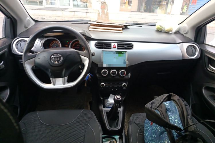 Used Brilliance H220 2014 1.5L Manual Comfort Model Center Console