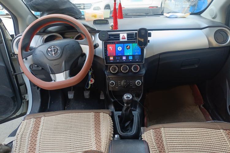 Used Brilliance H220 2014 1.5L Manual Comfort Model Center Console