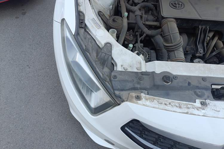 Used Brilliance H220 2014 1.5L Manual Comfort Model Engine Bay Right