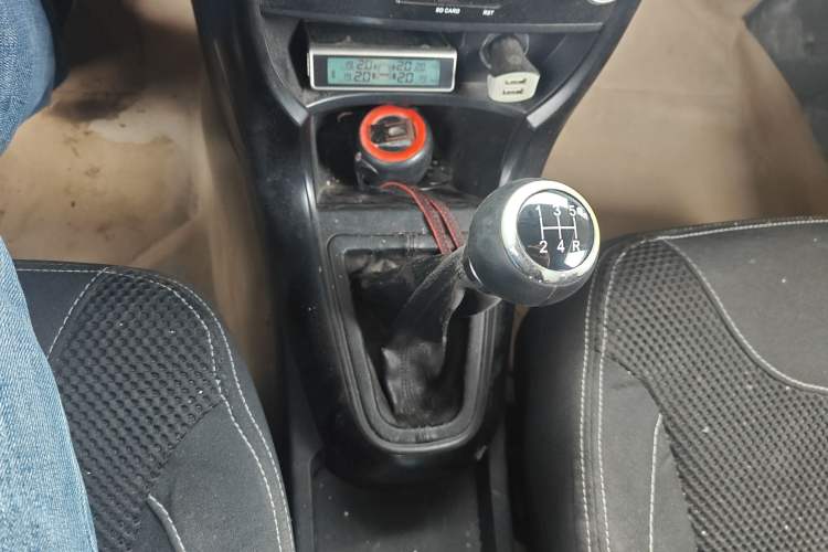 Used Brilliance H220 2014 1.5L Manual Comfort Model Gear Lever
