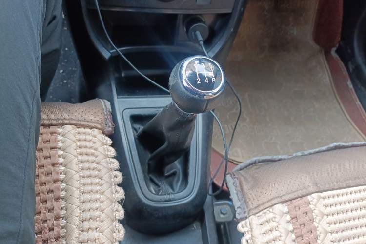 Used Brilliance H220 2014 1.5L Manual Comfort Model Gear Lever
