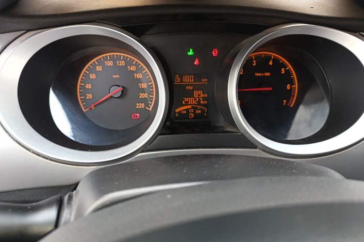 Used Brilliance H220 2014 1.5L Manual Comfort Model Odometer Close Up