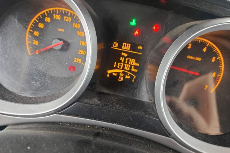 Used Brilliance H220 2014 1.5L Manual Comfort Model Odometer Close Up