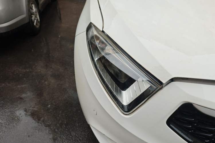 Used Brilliance H220 2014 1.5L Manual Comfort Model Right Front Headlight