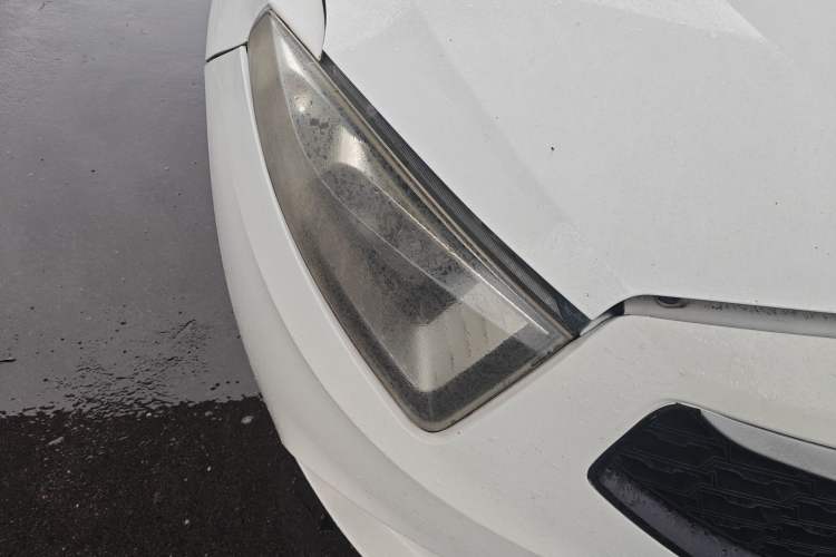 Used Brilliance H220 2014 1.5L Manual Comfort Model Right Front Headlight