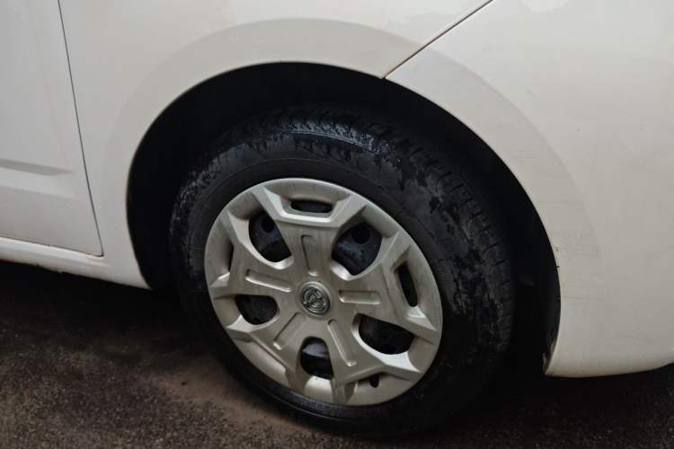 Used Brilliance H220 2014 1.5L Manual Comfort Model Right Front Wheel Hub
