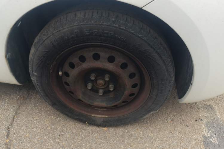 Used Brilliance H220 2014 1.5L Manual Comfort Model Right Front Wheel Hub