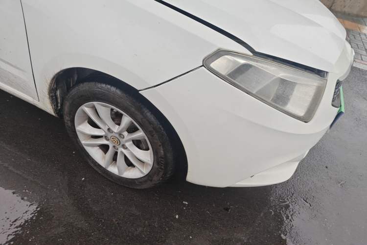 Used Brilliance H220 2014 1.5L Manual Comfort Model Right Front Wheel Hub
