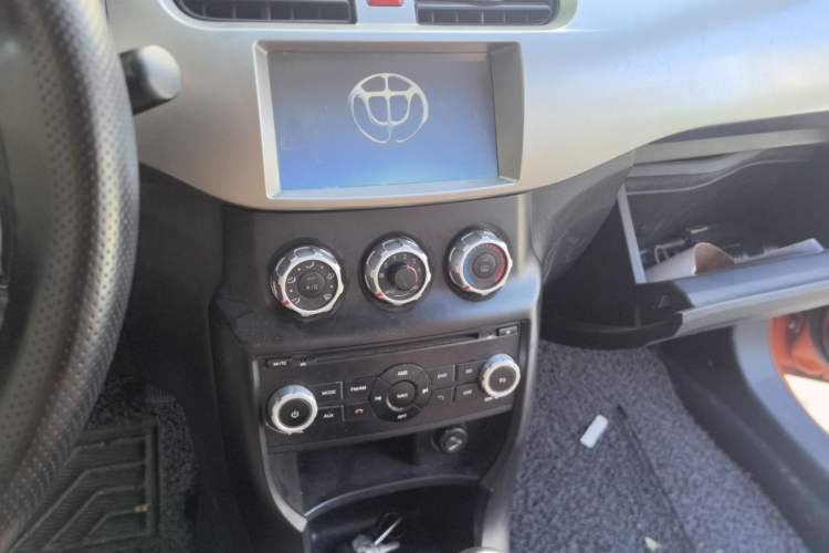 Used Brilliance H220 2014 1.5L Manual Comfort Model Audio And AC Panel