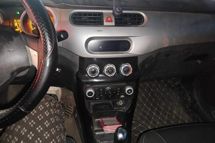 Used Brilliance H220 2014 1.5L AMT Sunroof Version Audio And AC Panel