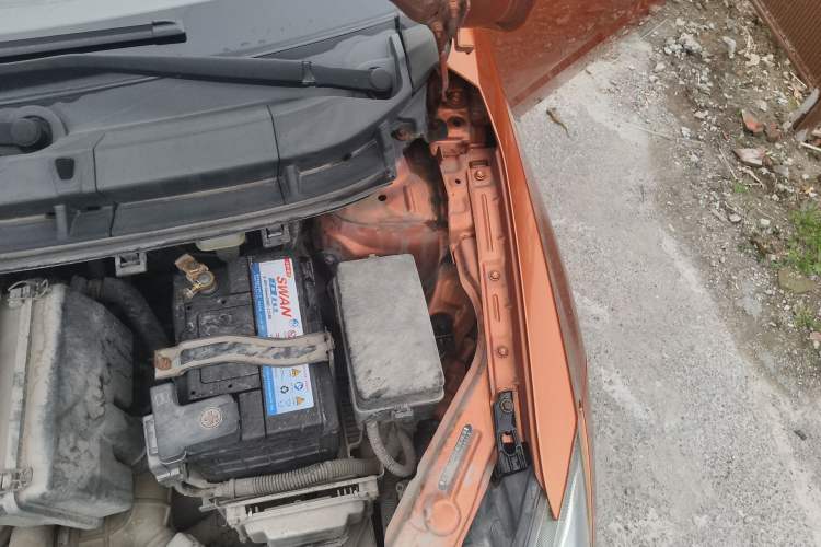 Used Brilliance H220 2014 1.5L AMT Sunroof Version Engine Bay Left