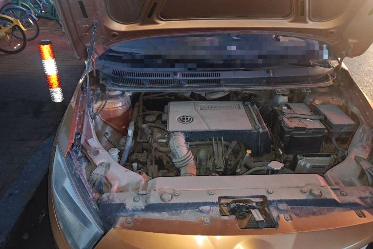 Used Brilliance H220 2014 1.5L AMT Sunroof Version Engine Bay Right