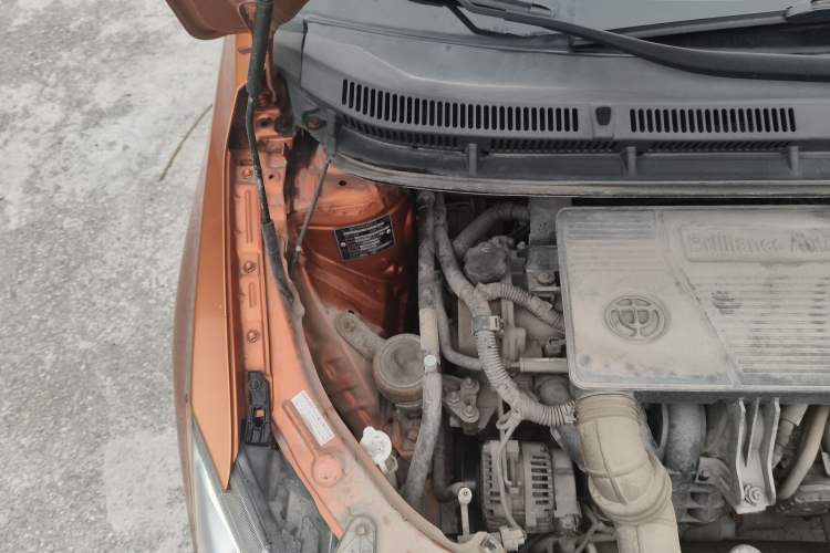 Used Brilliance H220 2014 1.5L AMT Sunroof Version Engine Bay Right