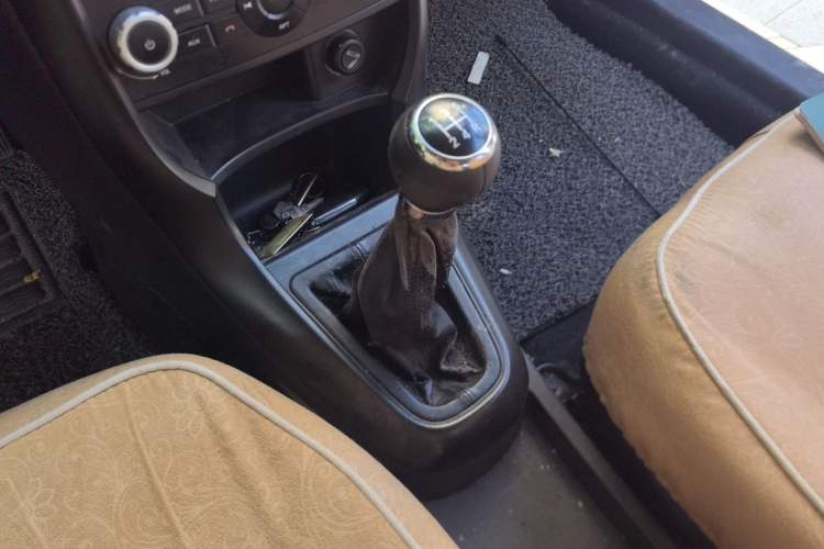 Used Brilliance H220 2014 1.5L Manual Comfort Model Gear Lever