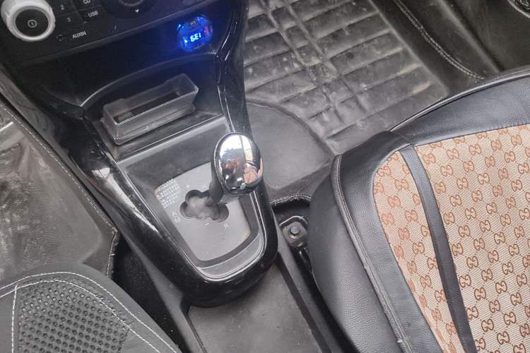 Used Brilliance H220 2014 1.5L AMT Sunroof Version Gear Lever