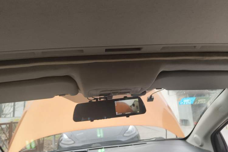 Used Brilliance H220 2014 1.5L AMT Sunroof Version Headliner