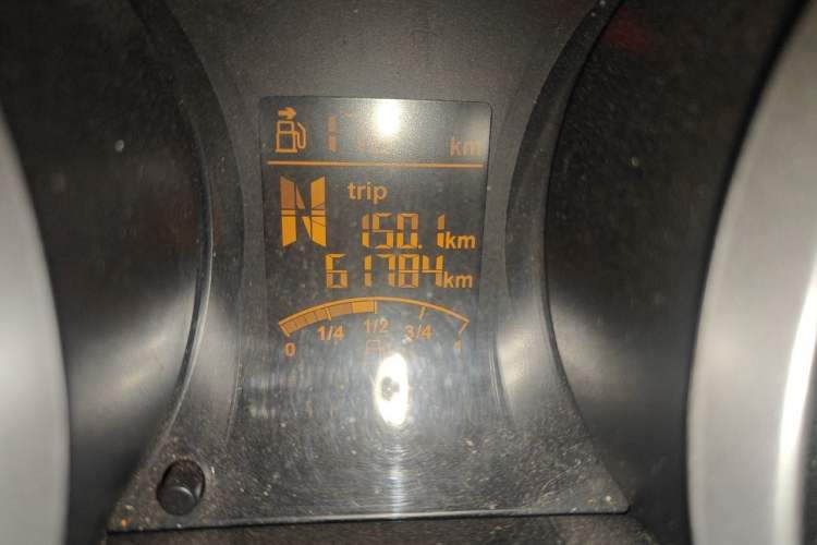 Used Brilliance H220 2014 1.5L AMT Sunroof Version Odometer Close Up