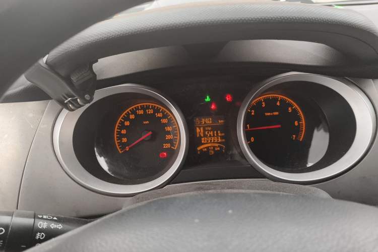 Used Brilliance H220 2014 1.5L AMT Sunroof Version Odometer Close Up