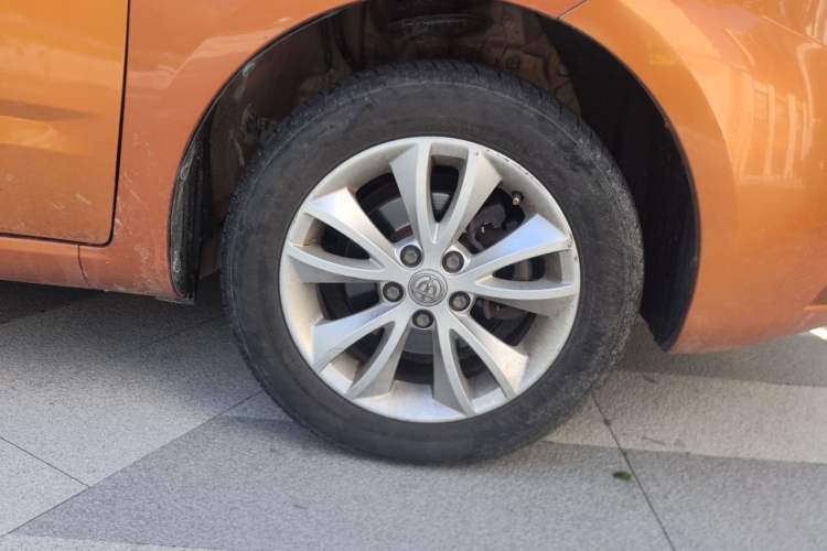 Used Brilliance H220 2014 1.5L Manual Comfort Model Right Front Wheel Hub