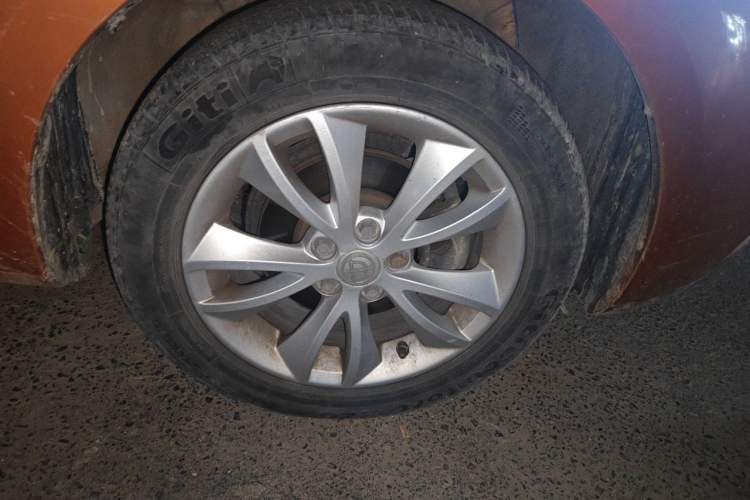 Used Brilliance H220 2014 1.5L AMT Sunroof Version Right Front Wheel Hub